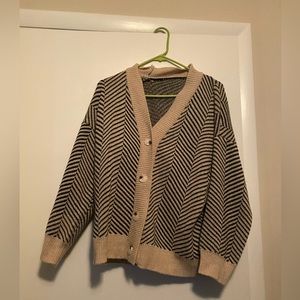 🖤👢NWOT Zaful Button-Down Oversized Sweater👢🖤